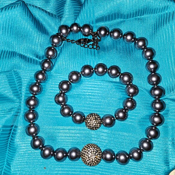 BOLD and BEAUTIFUL SUITE of GRAY PEARL JEWELRY : NECKLACE, BRACELET, EARRINGS - Picture 13 of 16